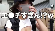 Riproduci Ho provato a mangiare con uber il fattorino senza reggiseno ww