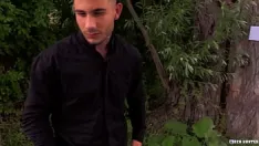Redare Un tip atletic care are nevoie de bani se întâlnește cu un bărbat dispus să ajute dacă își satisface penisul - bigstr