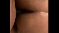 Redare Adolescent curvă brunetă petra blair își face păsărica cheală suculentă lovită tare de un penis alb uriaș și o iubește adânc
