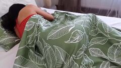 播放 意大利继姐妹最后一天狂野假期性爱