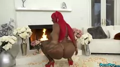 Riproduci Curvy BBW Milf Victoria Cakes si scatena con più cazzi bianchi