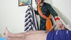 Jouer Desi Indian Maid découvre ma bite enflée - Bhabhi indien sexy avec chatte poilue