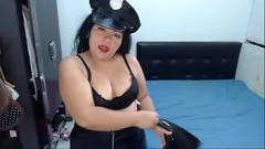 تشغيل امرأة شرطة لاتينا سوط والللب السمين الخاضع