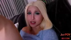 Afspelen POV Action: Rondborstige blonde babe enorm genoten door het kutje van haar vriendje