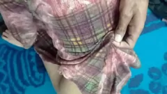 Riproduci Desi Chut Worship: la dolorosa esperienza sessuale di Bhabi indiano con un grosso cazzo