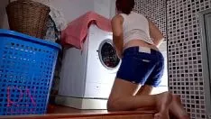 Oynat Yıkanan ve yıkanan çamaşırlarda soyunan pislik, giyilen ve giyilen giysilerden çıkar. ayrı 1