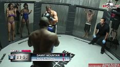 Redare Brunet slattern cu sânii mari fucworld-beater un pugilist în cerc
