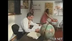Jouer Une civilismissie passionnée donne un travail de gaspillage et se fait fesser le cul