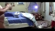 Riproduci Donna sposata che osserva ancora